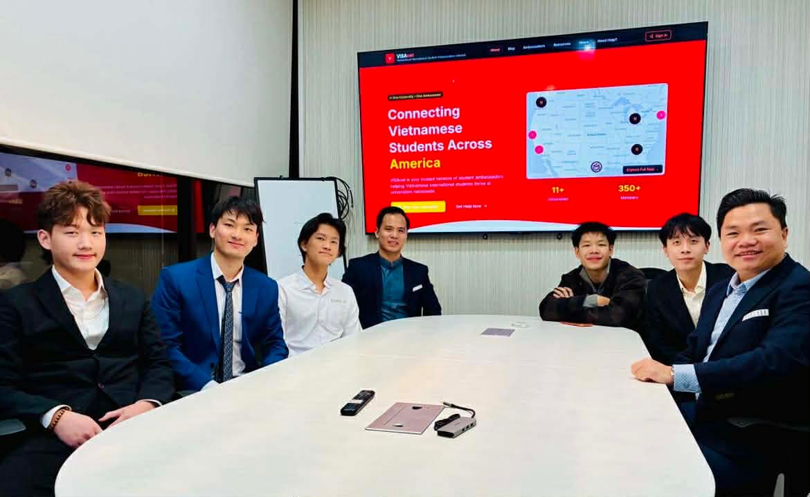 Vietnamese students studying together